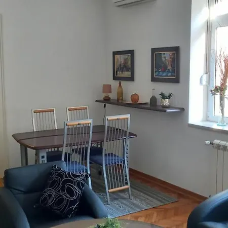 Apartment Fortress 1: Quiet, Lux 50m2 , In The Pedestrian Zone *